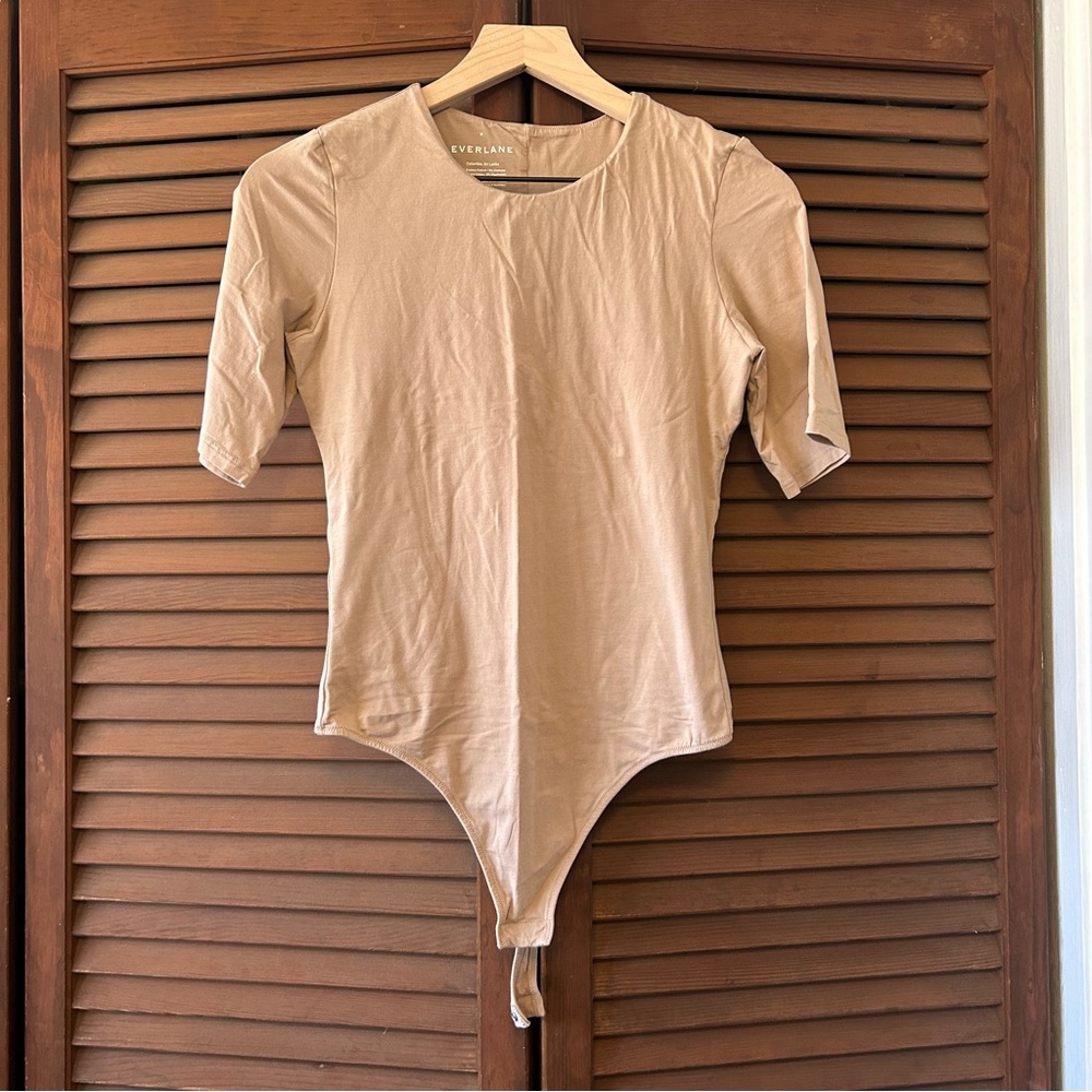 Everlane short sleeve scoop neck bodysuit